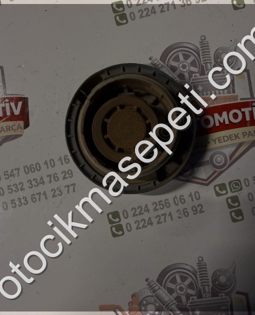 VOLKSWAGEN GOLF 3 JETTA POLO RADYATÖR SU KAPAĞI ORİJİNAL SÖKME