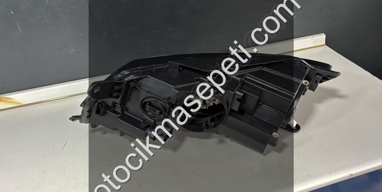 VOLKSWAGEN PASSAT CC LEDLİ MERCEKLİ XENON SAĞ FAR