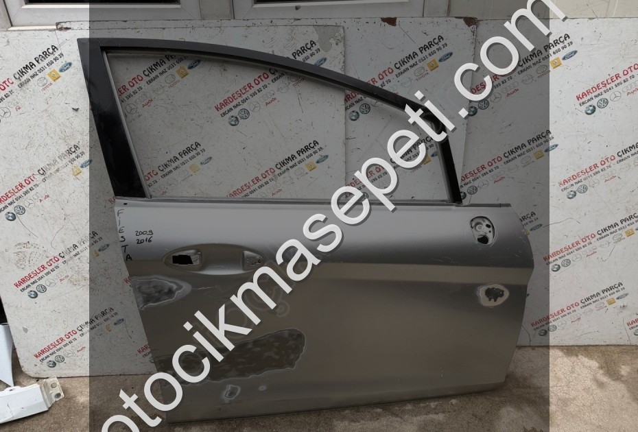 Ford Fiesta sağ ön kapı (az hasarlı) 2009 2016