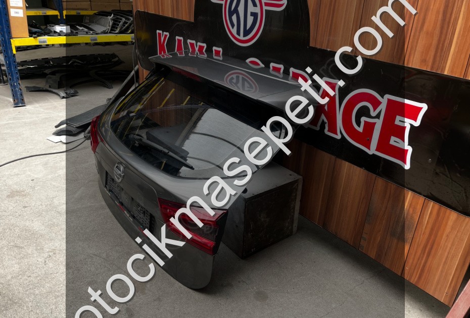 Nissan Qashqai J11 Bagaj Kapağı