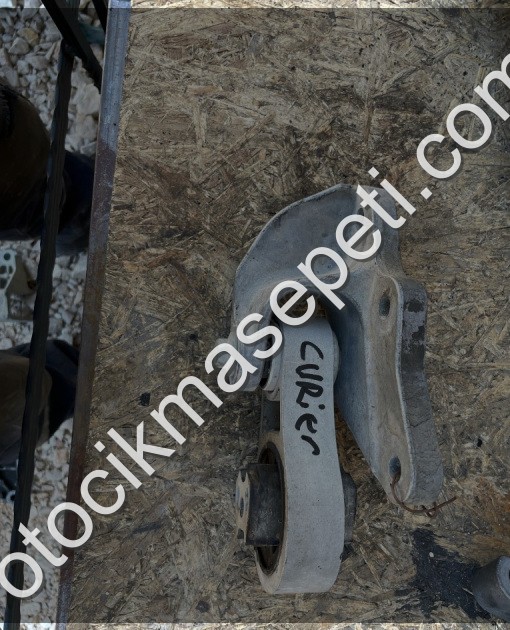 FORD COURİER ŞANZIMAN ALT TAKOZU