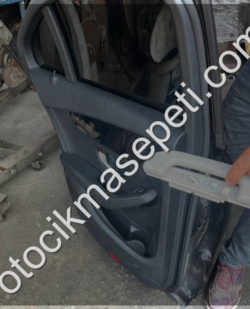 MERCEDES W205 SOL ARKA KAPI OTO FEDAİ