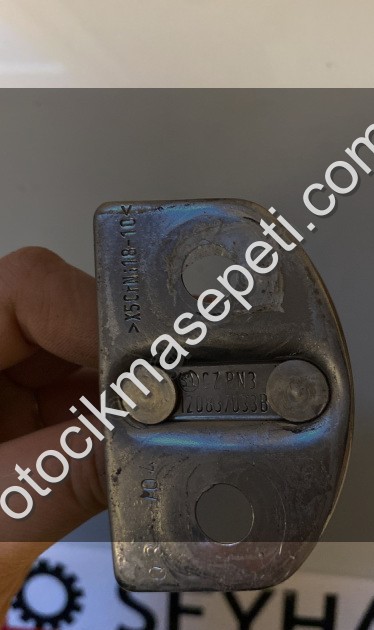 1Z0837033B skoda octavia 2005 sağ ön kapı kilit karşılığı