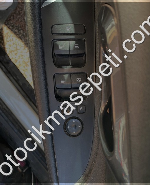 HYUNDAİ BAYON SOL ÖN CAM AÇMA DÜĞMESİ