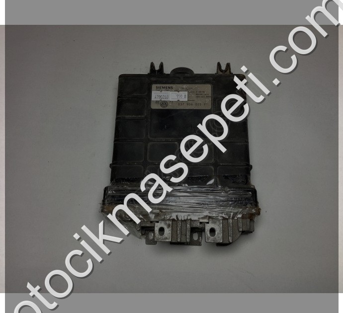 Volkswagen Golf 3 Motor Beyni 037906025T