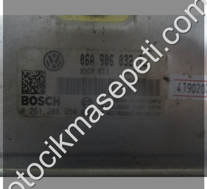 Volkswagen Polo Motor Beyni ME7.5 06A906032TL 0261208950