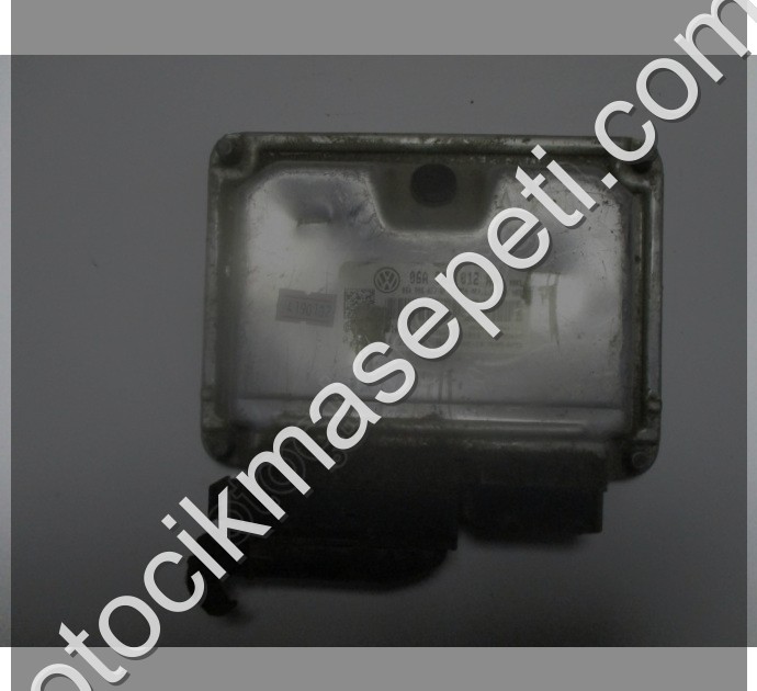 Volkswagen Golf Motor Beyni 06A906012AA ME7.1.1