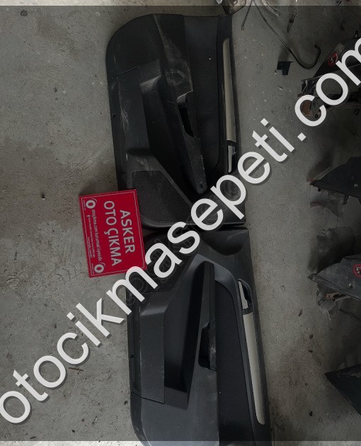 Opel Astra H ön iki kapı döşemesi