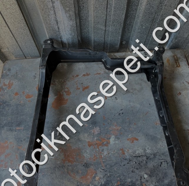 PORSCHE CAYENNE ÖN KOLTUK ÇERÇEVESİ 7P0881677