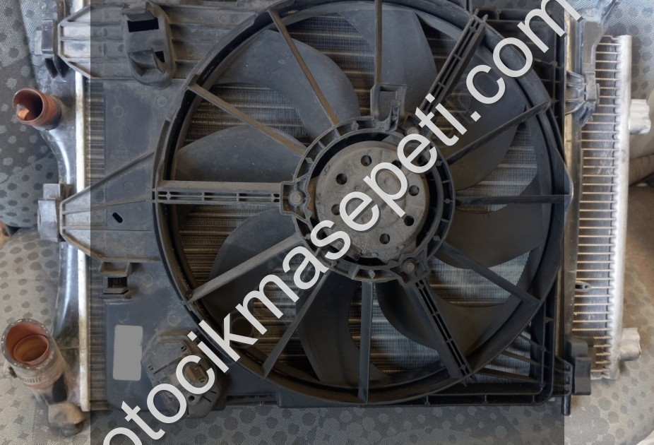 Renault Clio 2.Fan davlumbaz 7700428659