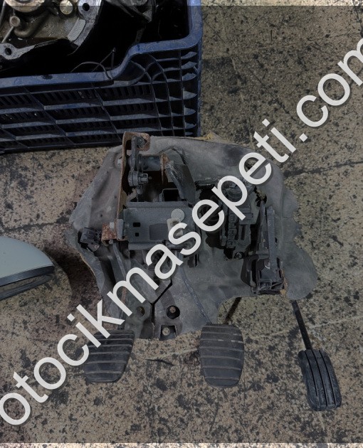 RENAULT CLİO 2 DEBRİYAJ PETALİ FREN PETALİ ELEKTİRİKLİ GAZ PETALİ - Renault Çıkma Parça