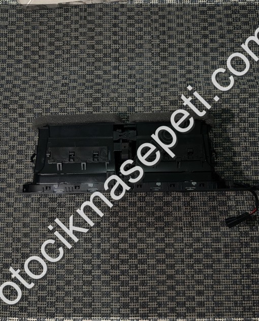 8R1820951G Audı Q5 Havalandırma Izgarası