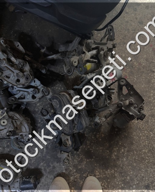 Peugeot 308 silecek motoru