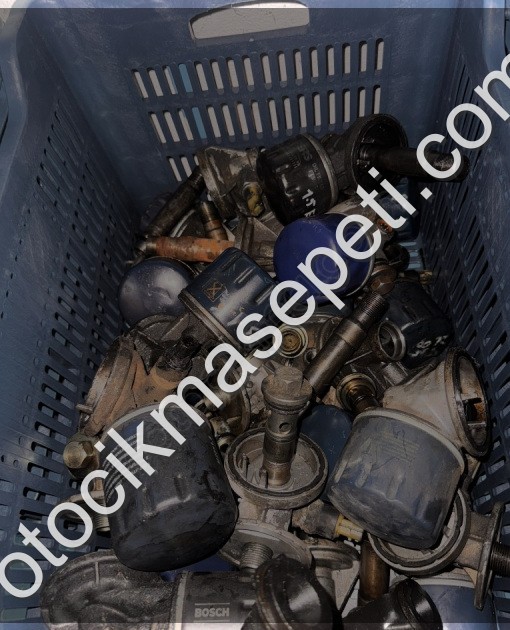 Renault Clio Kangoo Çıkma Yağ Filtresi Ayağı