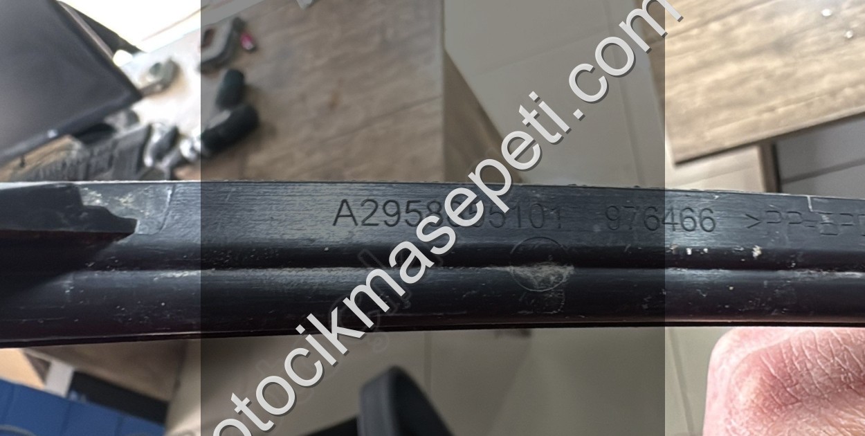 MERCEDES EQE W295 SOL TAMPON BRAKETİ 2958855101