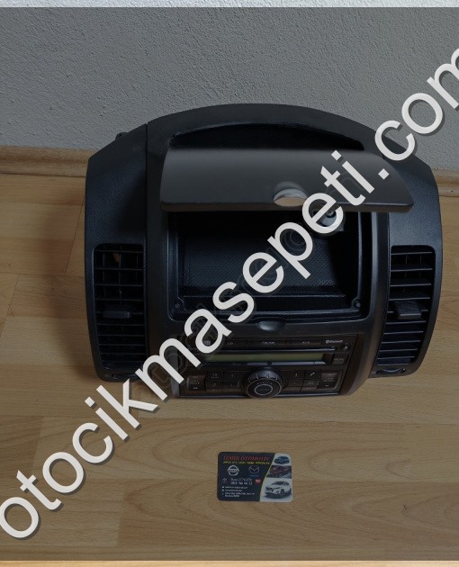 Nissan Note Orijinal Teyp Çerçevesi ve Teyp