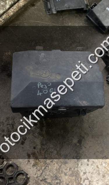 Peugeot 405 sigorta muhafaza plastik