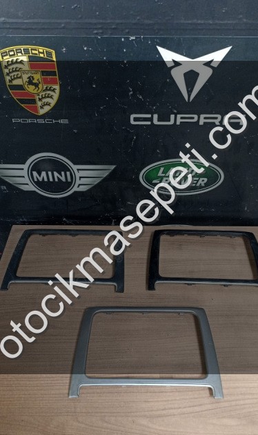 6R0858069 VW POLO TEYP ÇERÇEVESİ 2010 2014