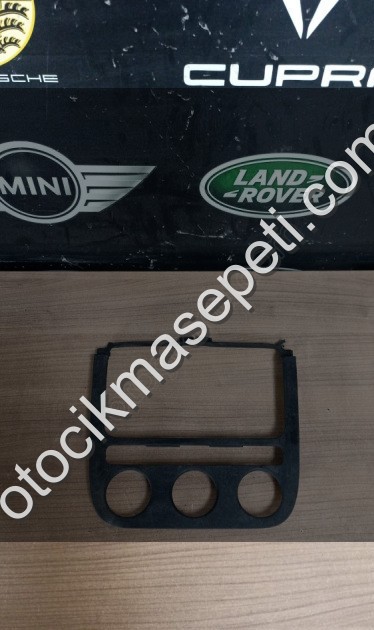 1K0858071A  VW GOLF 5 TEYP ÇERÇEVESİ