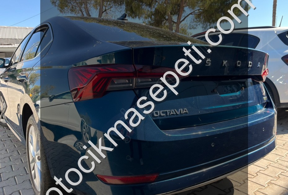 SKODA OCTAVİA MULTİMEDYA EKRAN (DOKUNMATİK) SÖKME - 5E3919605A