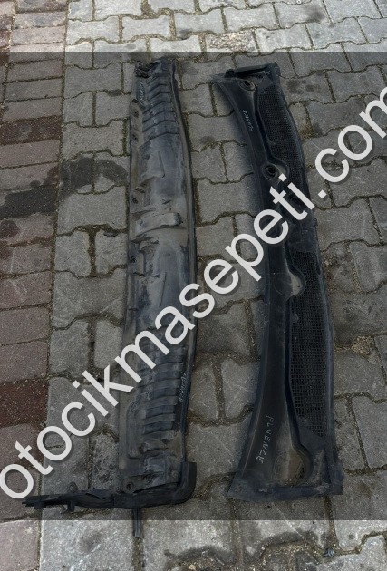 RENAULT FLUENCE BAGAJ EŞİK PLASTİGİ VE ÖN CAM IZGARASI