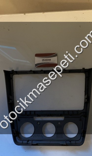 5L0858069G Skoda Yeti 2012 klima paneli ve teyp çerçevesi