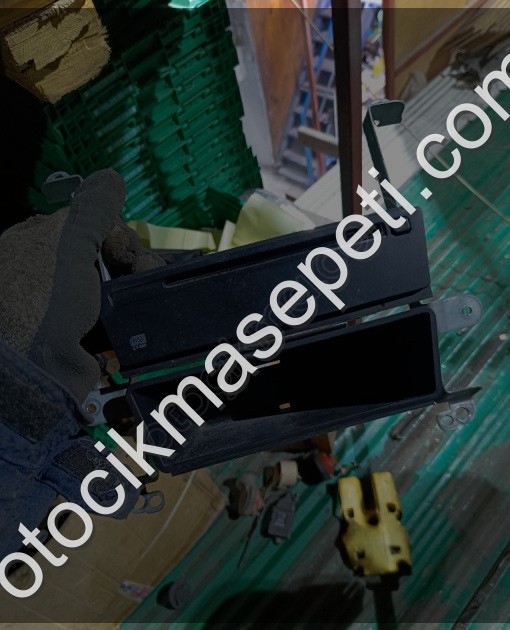 Nissan almera orjinal cd radio çalar. 28185 bn810