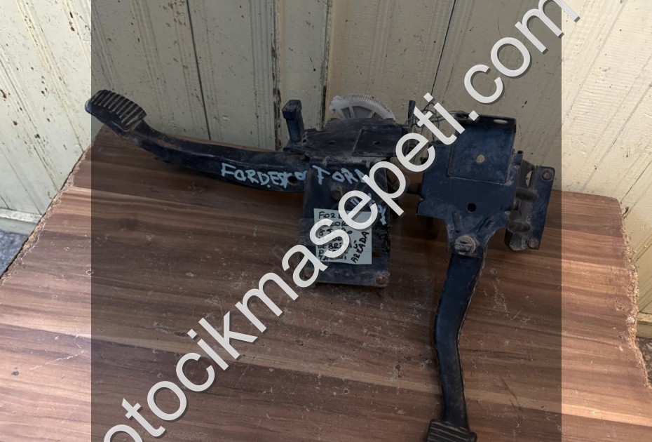 FORD ESCORT DEBRİYAJ PEDALI 1985-1990 MODEL ORJİNAL ÇIKMA TEMİZ