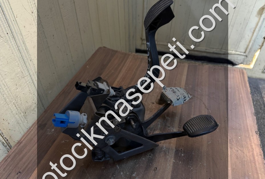 FİAT ALBEA DEBRİYAJ PEDALI , FİAT ALBEA FREN PEDALI ORJİNAL