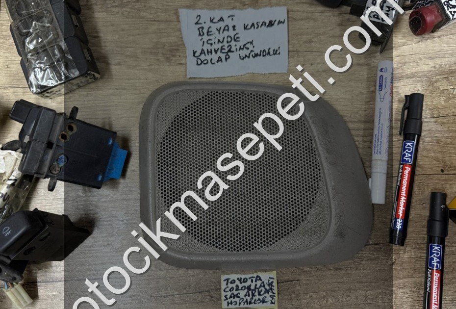 TOYOTA COROLLA HOPARLÖR KAPAĞI SAĞ ARKA KAPI 99-01 MODEL ORJİNAL