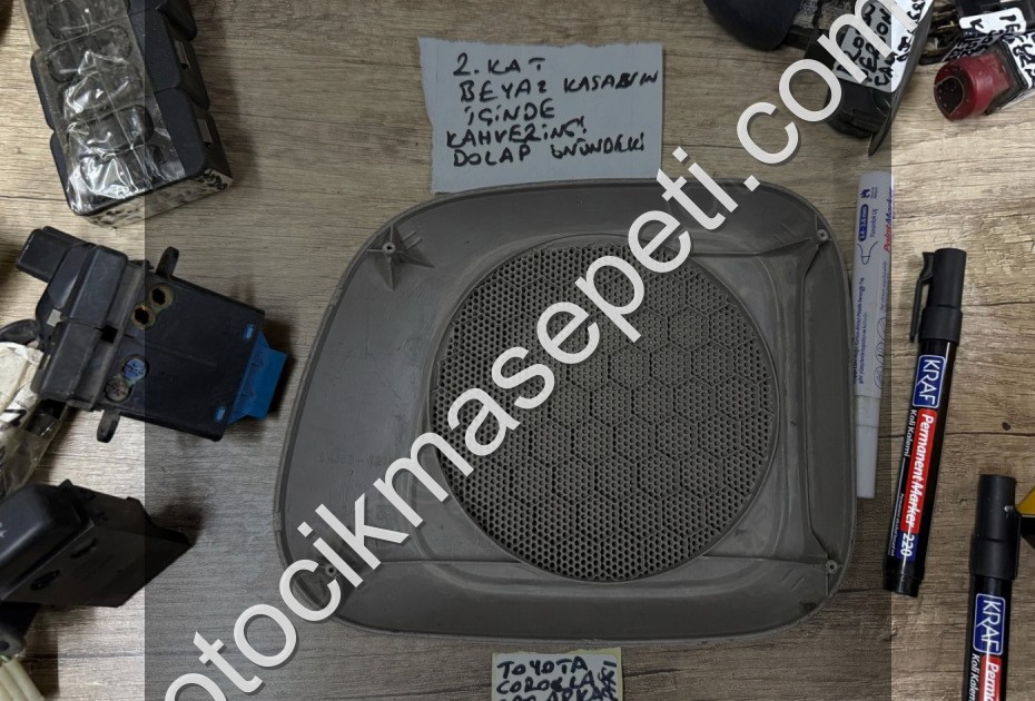 TOYOTA COROLLA HOPARLÖR KAPAĞI SAĞ ARKA KAPI 99-01 MODEL ORJİNAL