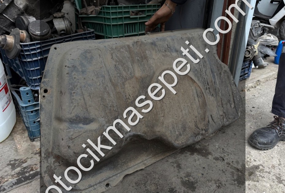 FORD ESCORT BENZİN DEPOSU 94-00 MODEL KIRMIZI ARABADAN SÖKÜLEN