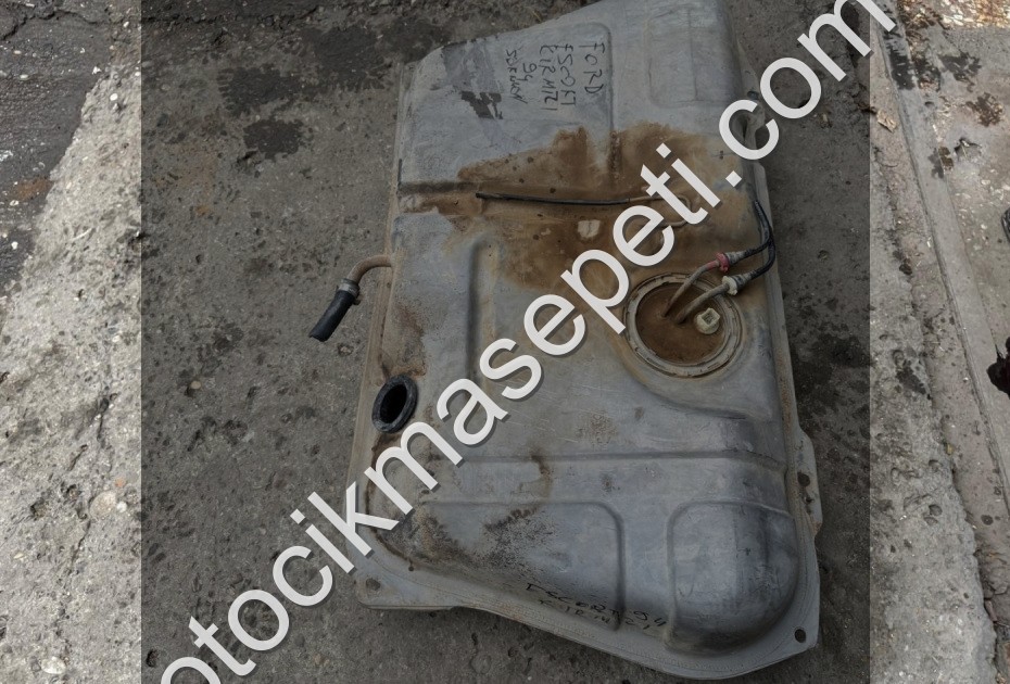 FORD ESCORT BENZİN DEPOSU 94-00 MODEL KIRMIZI ARABADAN SÖKÜLEN