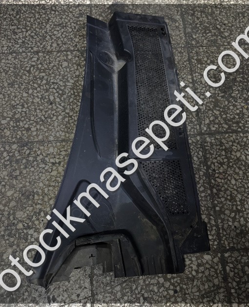 Peugeot 408 ön cam ızgarası