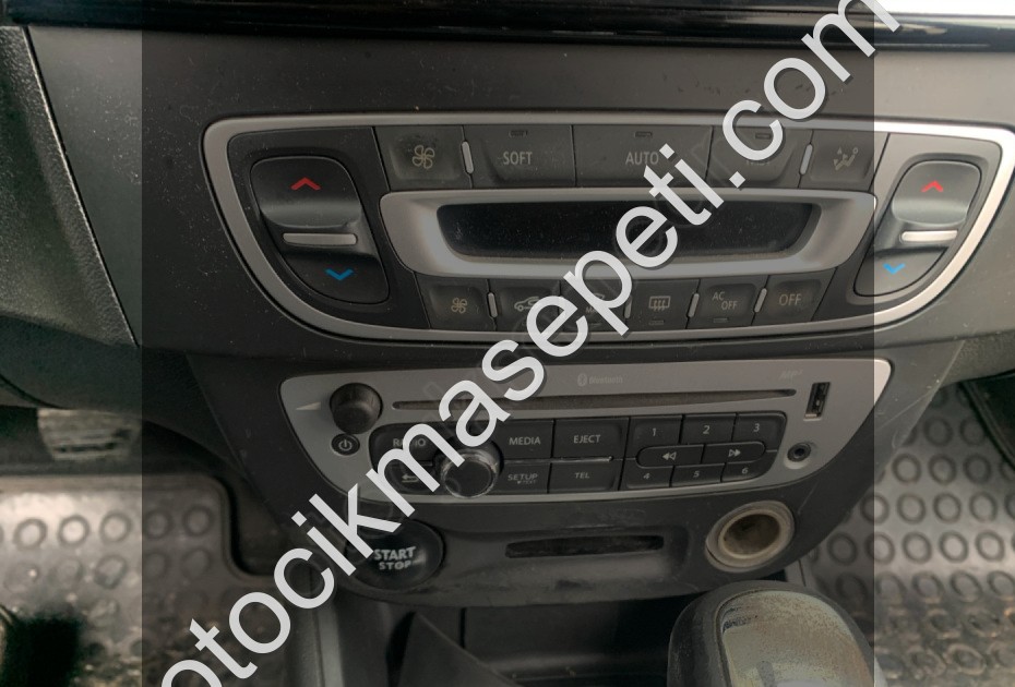 RENAULT FLUENCE ORİJİNAL SÖKME TEYP RENKAY OTO KOCAELİ