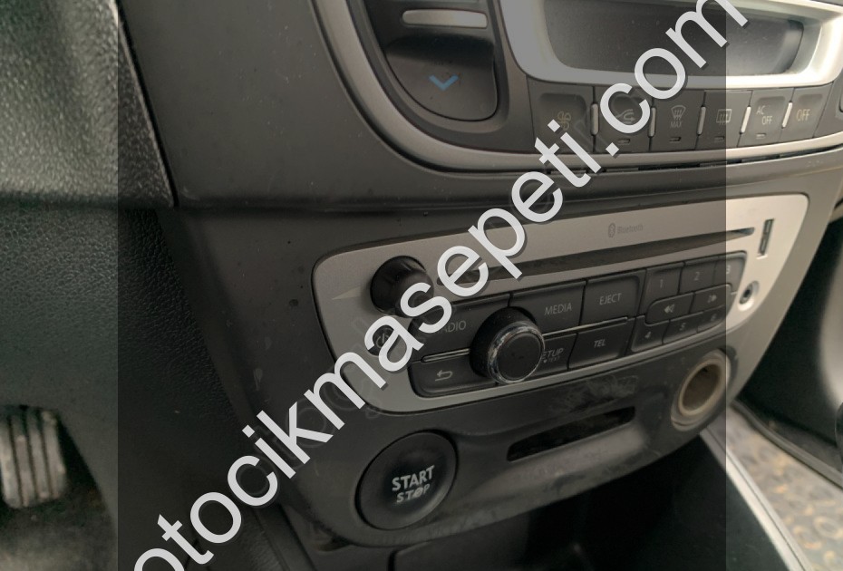 RENAULT FLUENCE ORİJİNAL SÖKME TEYP RENKAY OTO KOCAELİ