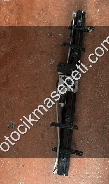 Masarati ghibli arka cam sanruf perdesi