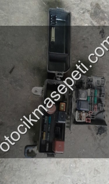 Toyota corona sigorta tablaları