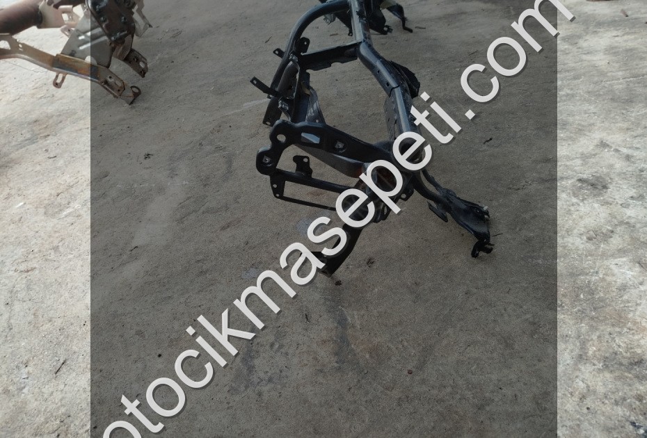 Audi A6 torpido göğüs demiri