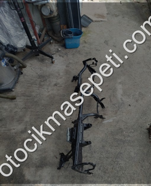 Audi A6 torpido göğüs demiri