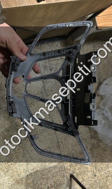 2010-2013 FORD FİESTA TEYP ÇERÇEVESİ ORJ ÇIKMA