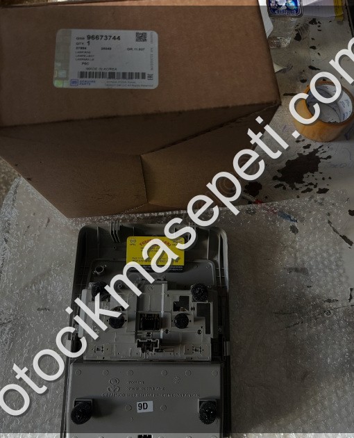 96673744 CAPTİVA SANRUF DÜĞMESİ CERCEVESİ TAVAN LAMBASI