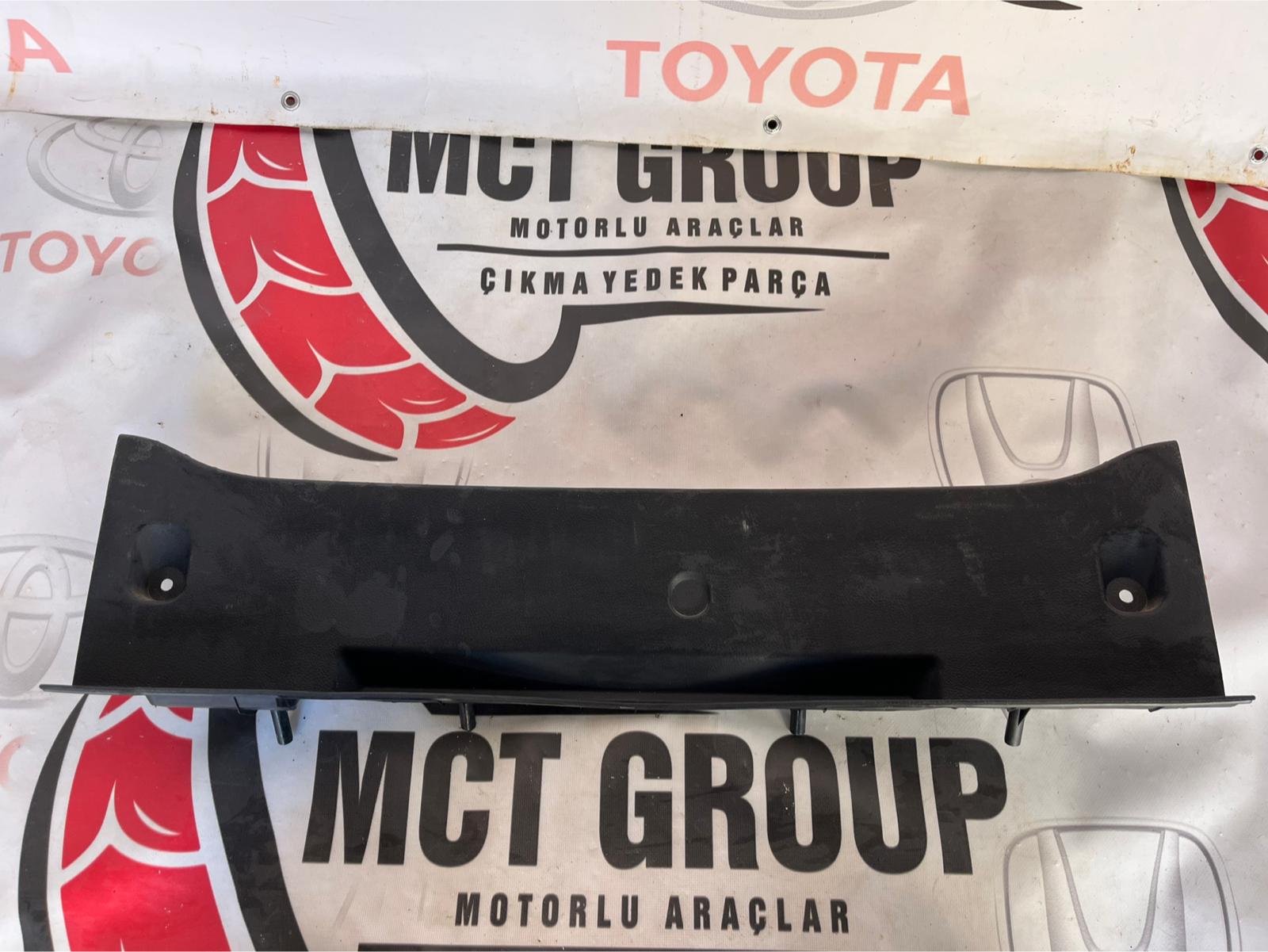 TOYOTA COROLLA ARKA BAGAJ KİLİT KAPLAMASI ÇIKMA ORJINAL 13-18