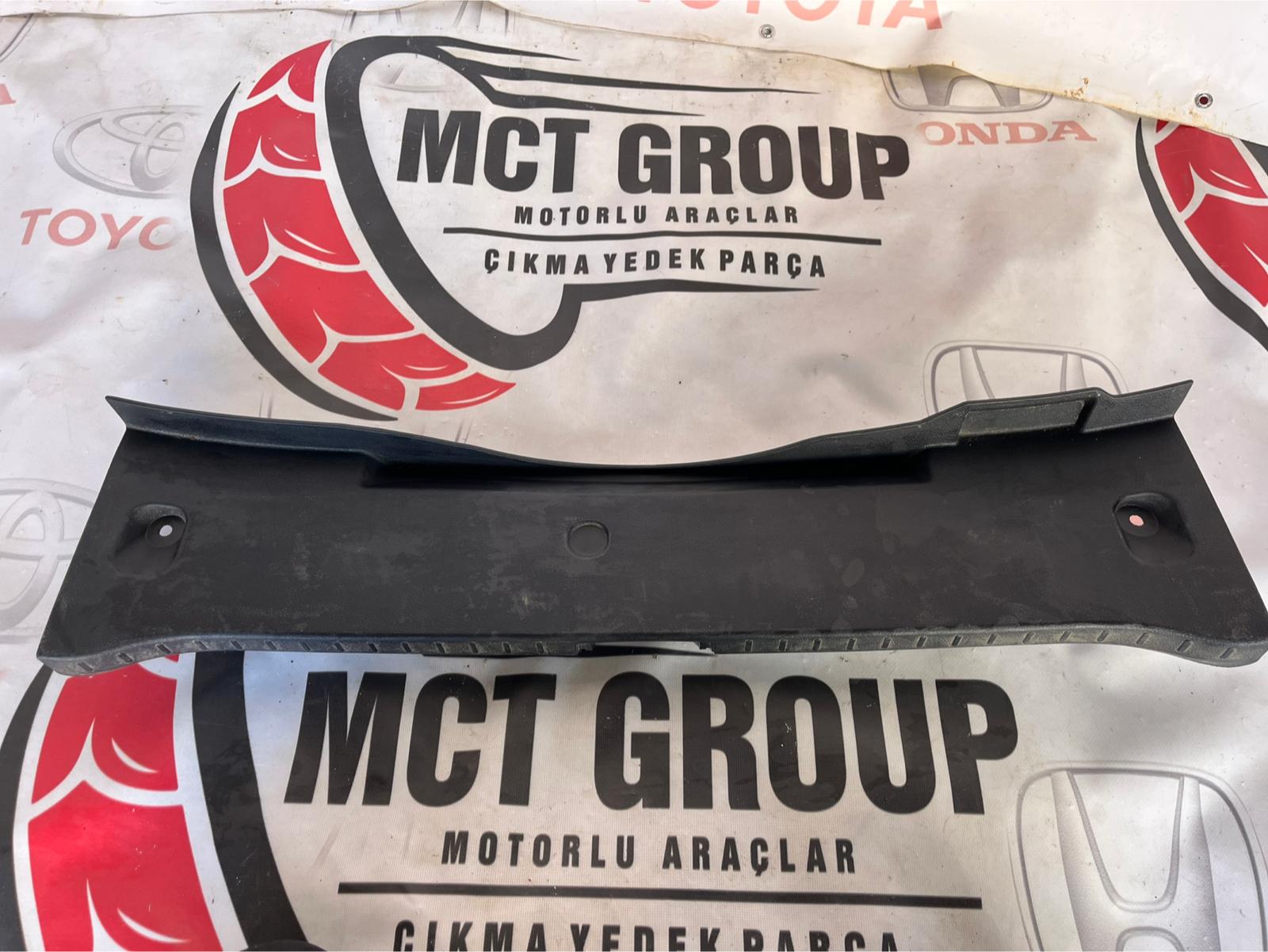 TOYOTA COROLLA ARKA BAGAJ KİLİT KAPLAMASI ÇIKMA ORJINAL 13-18