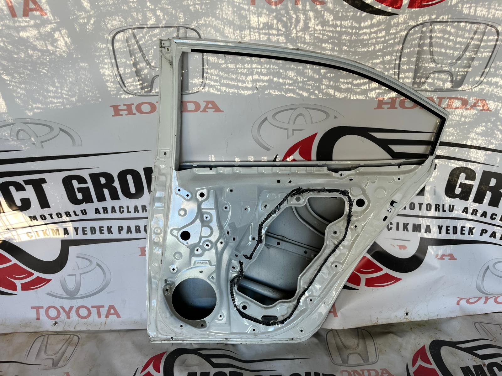 TOYOTA COROLLA 2019 2025 SAĞ ARKA KAPI ÇIKMA ORJINAL